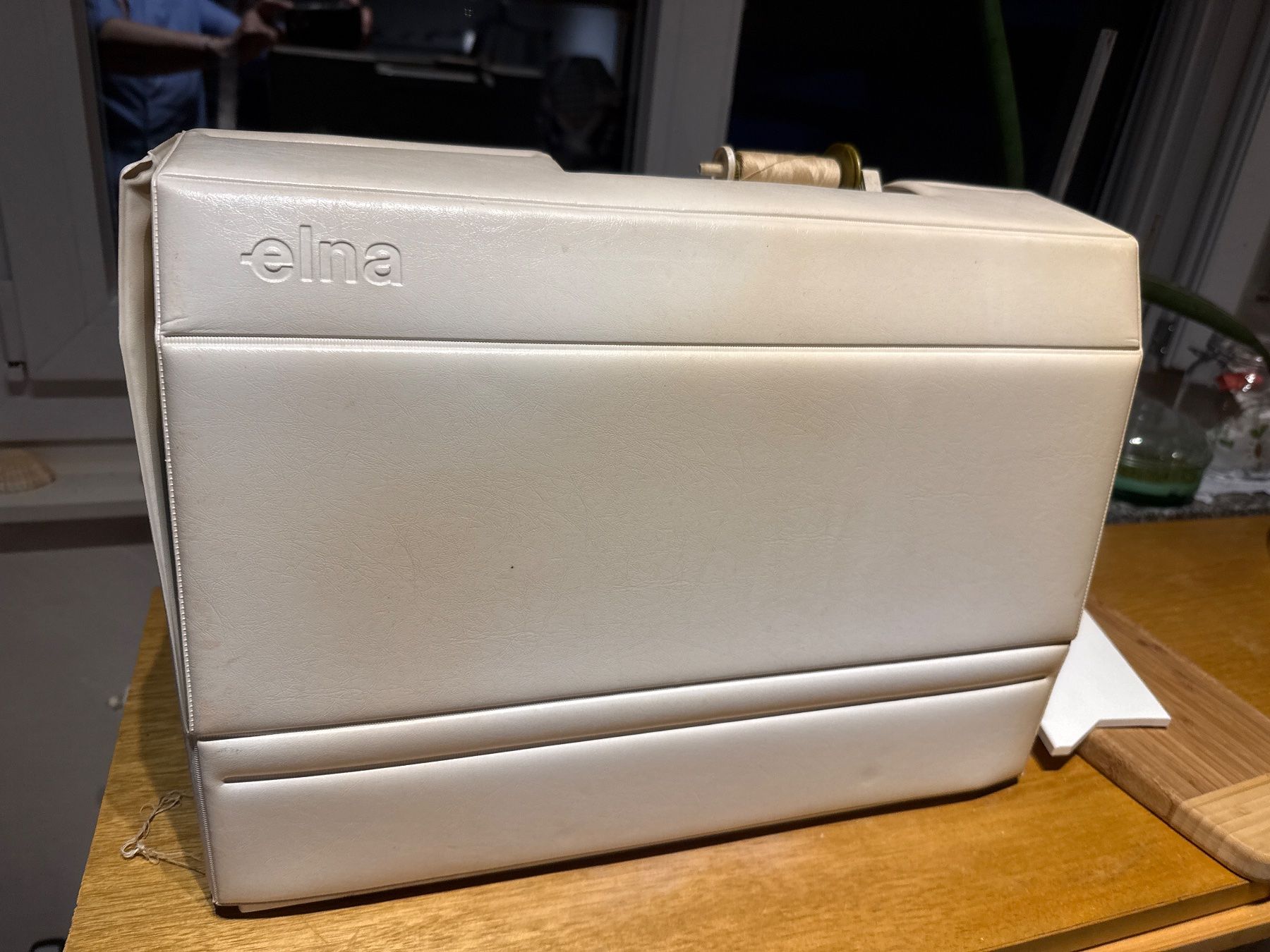 Elna Machines à coudre: Elna Diva sewing machine, white, good condition – D'occasion à Neirivue par naz_z28w 8