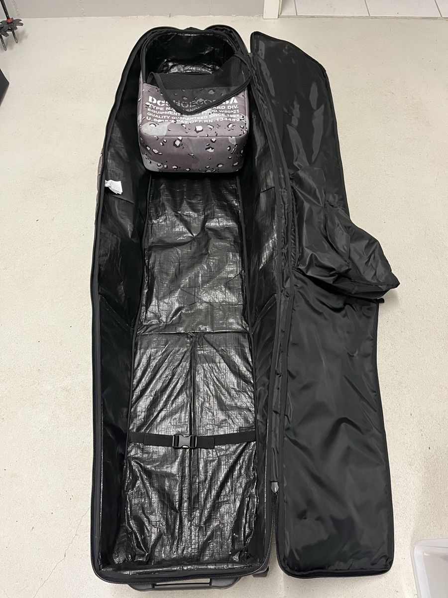 Boards: DC Snowboard Bag mit Rollen – D'occasion à Bönigen par Bergeli 1