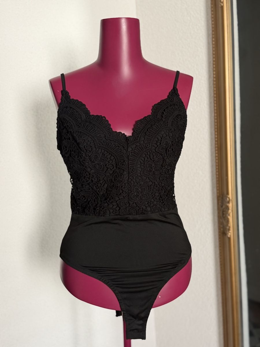 Tops: Schwarzer Spitzenbody – Neu (gemäss Beschreibung) aus Niederuzwil von Lisascloset