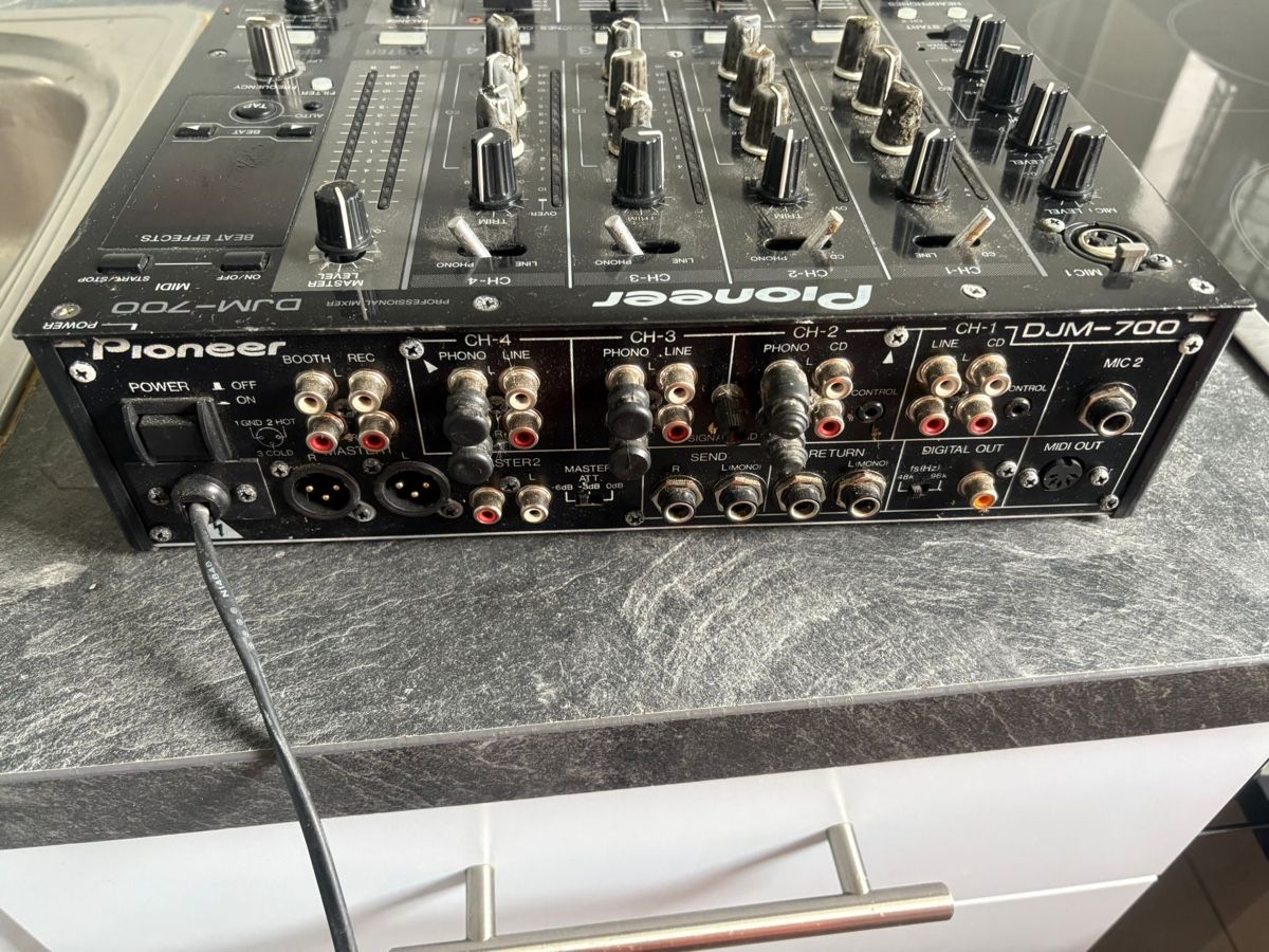 Pioneer Console di mixaggio: Pioneer DJM-700 Profi Mixer gebrauchter – Usato da Sursee venduto da Fion 4