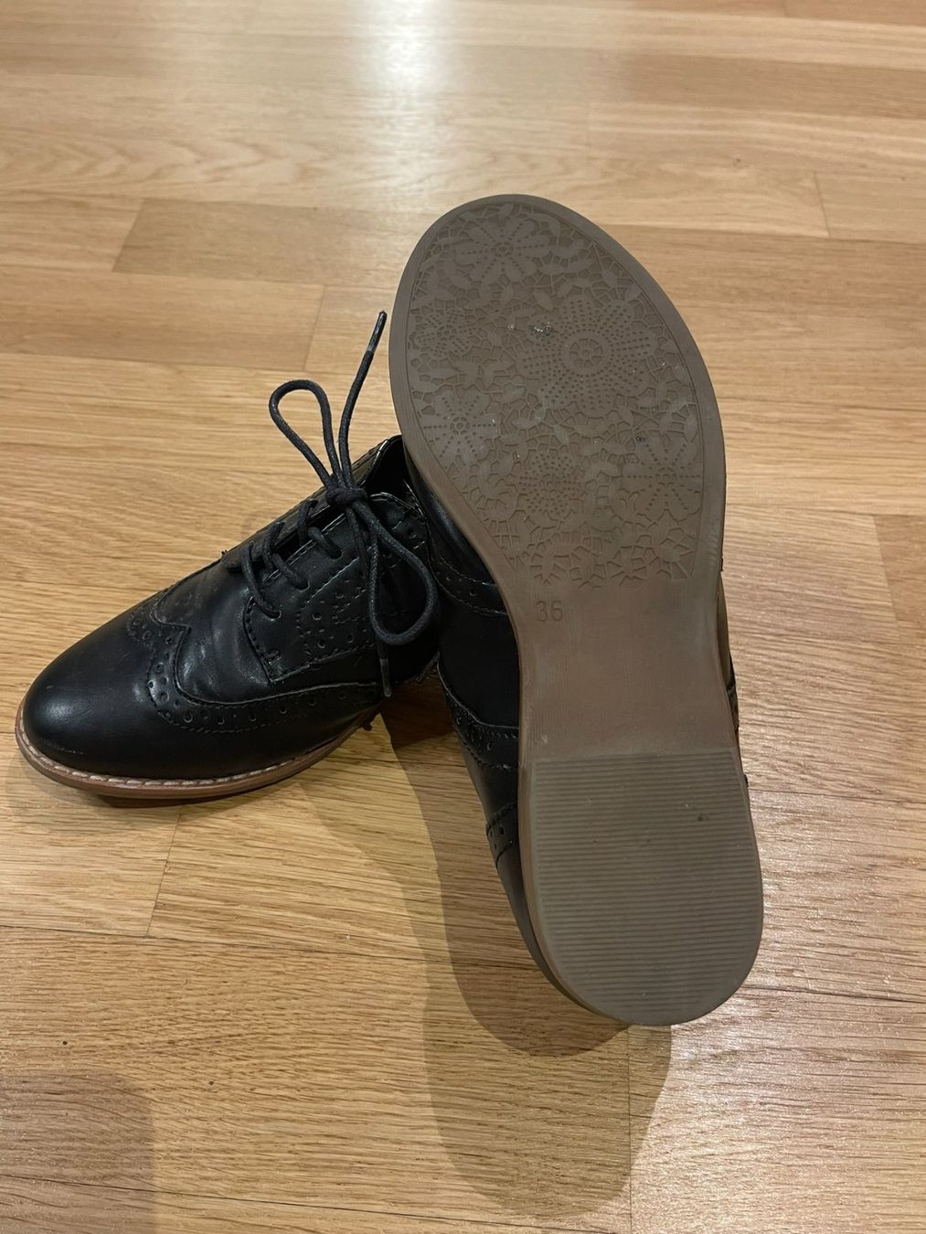 Damenschuhe: Schwarze Schnürschuhe in Leder-Look, Grösse 36 – Gebraucht aus Rheineck von FGeissler 4