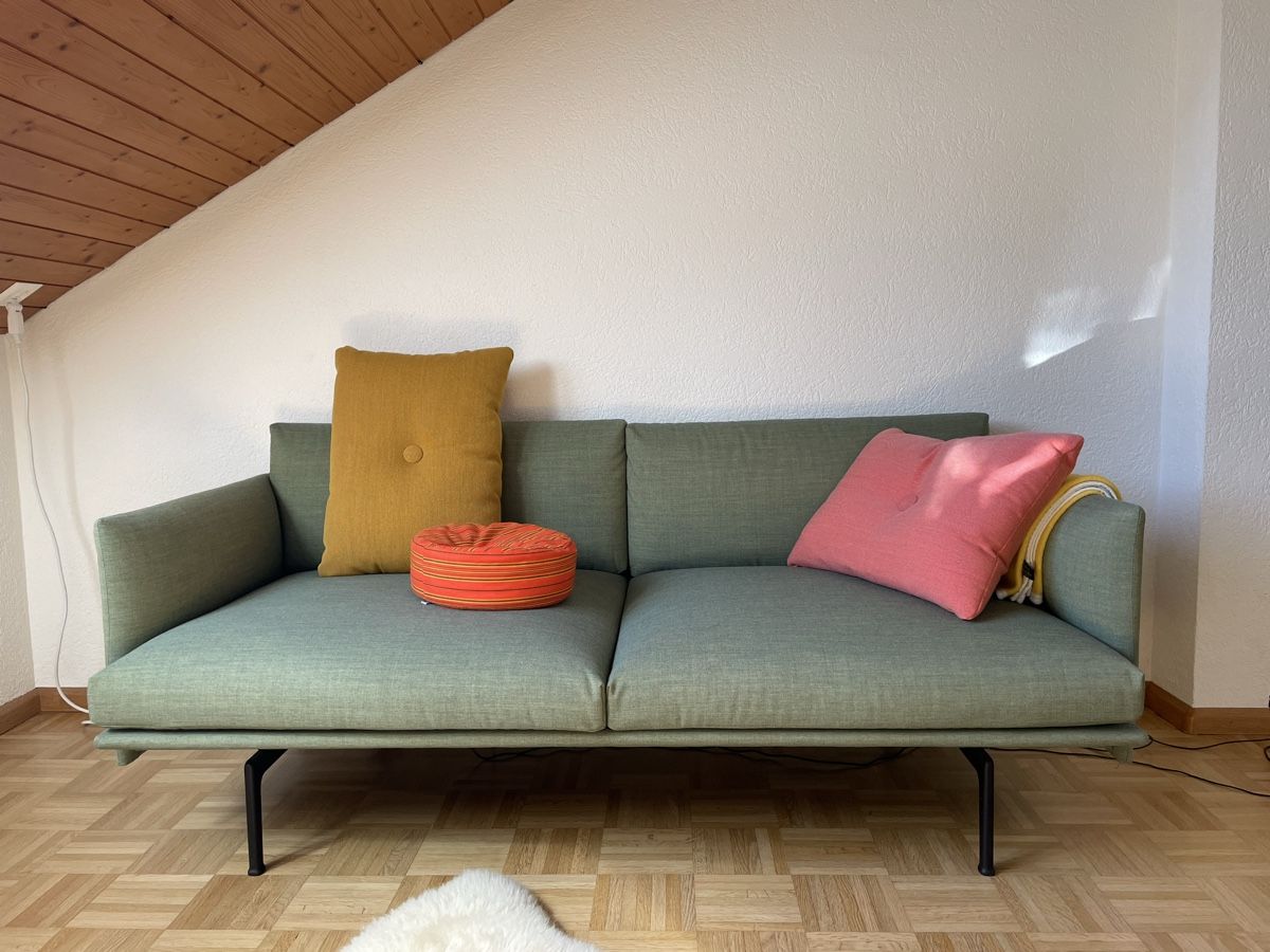 Muuto Divani: 2er-Sofa OUTLINE von muuto – Usato da Gempen venduto da rosalie24