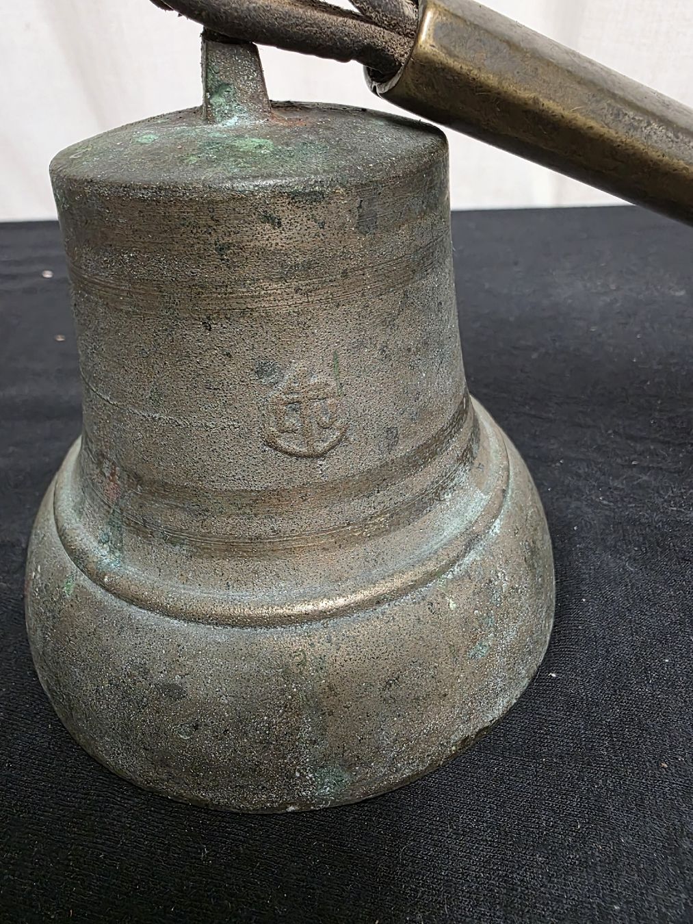 Glocken & Treicheln: Glocke antik Messing Lederband  – Gebraucht aus Degersheim von Antiko 3