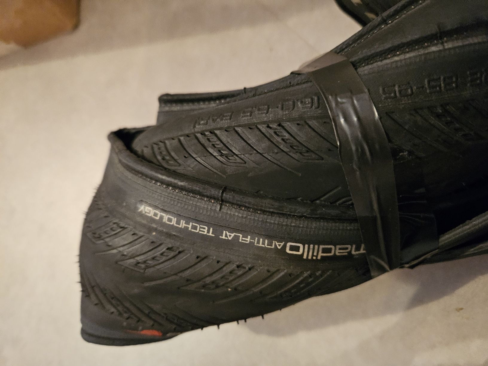 Specialized Pneus & Kompletträder: 700x30 Velopneu Specialized Fahrradreifen – Gebraucht aus Winterthur von diiimiiitriii 2