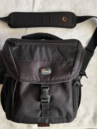 Kameratasche Lowepro Nova 170 AW schwarz