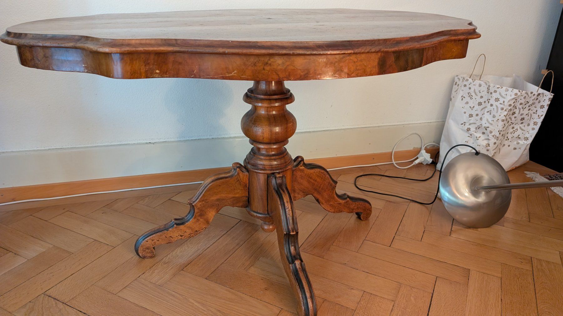 Tische: Antiker Nussbaumtisch. Louis Philippe – Gebraucht aus Bern von lauterhaas 7