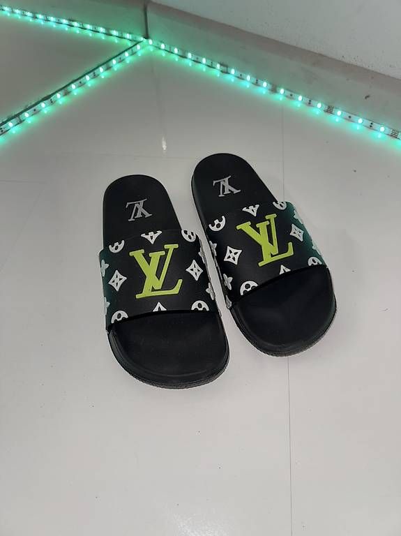Scarpe da uomo: schöne sandalen grösse 41 – Usato da Zürich venduto da reg91