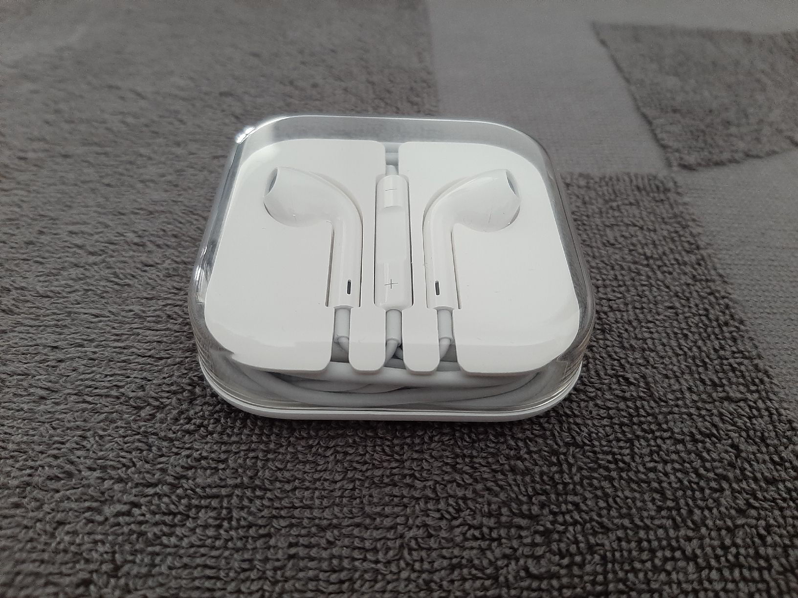 Apple Cuffie: Apple Ear Pods – Nuovo (secondo la descrizione) da Wittenbach venduto da lukelu