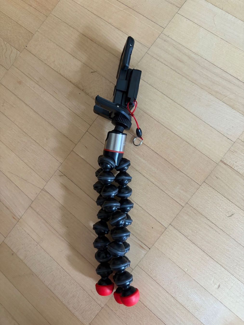 Staffe: Magnetischer Handy-Tripod inkl. Handschalter – Usato da Lenzburg venduto da kgei 4