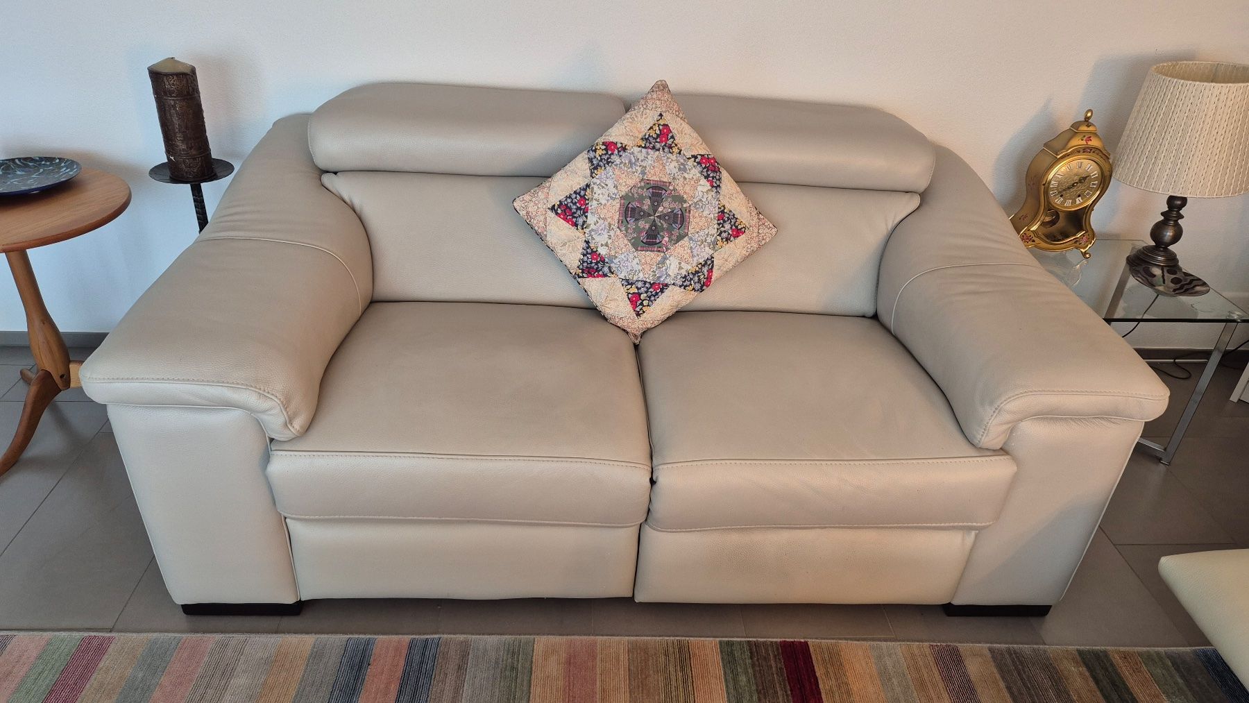 Sofas: Ledersofa 2-Sitzer hellbeige Zustand gut – Gebraucht aus Rüfenach AG von Huber-wallace