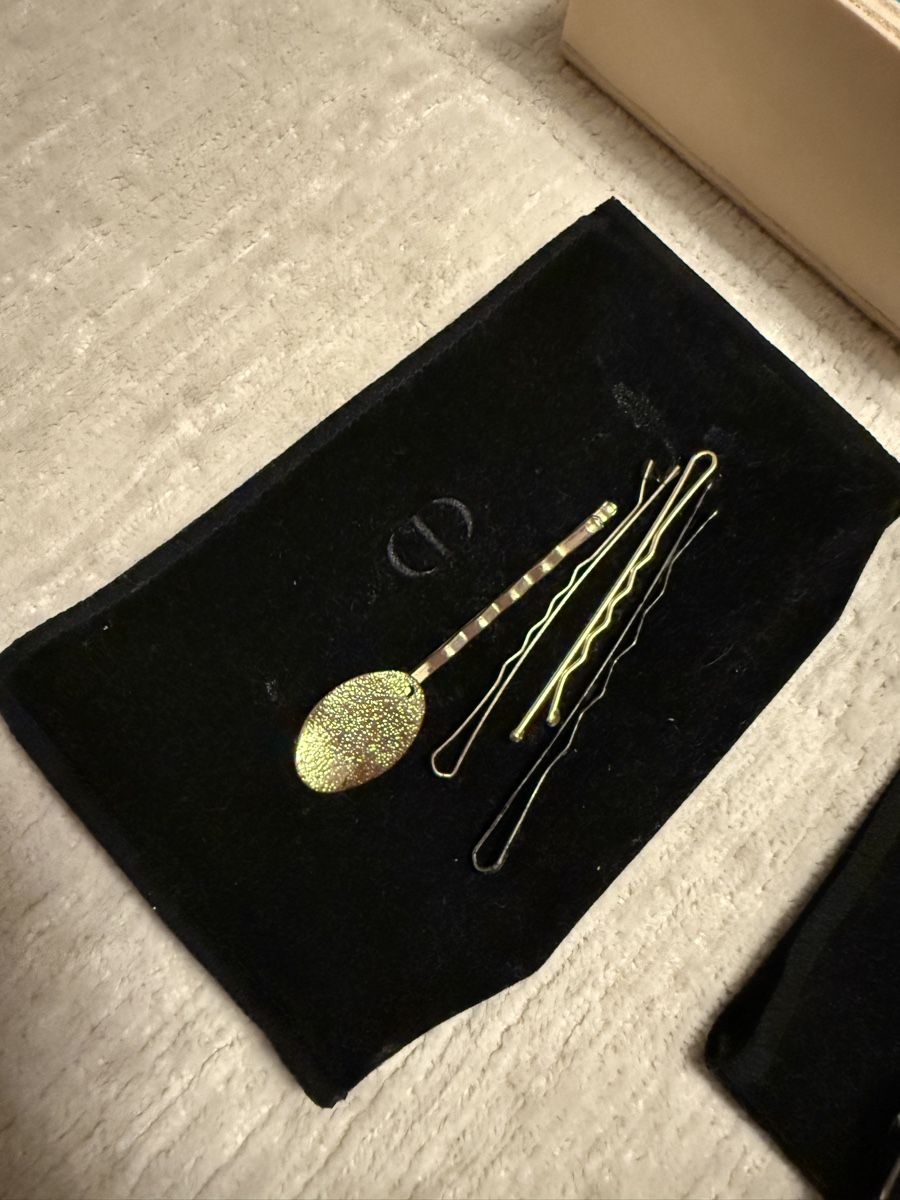 Accessori per capelli: Barrettes / pinces / Accessoires cheveux – Usato da Lausanne venduto da Stephaniesdressing