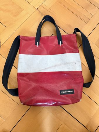 Freitag F202 Leland, rot-weiss-rot