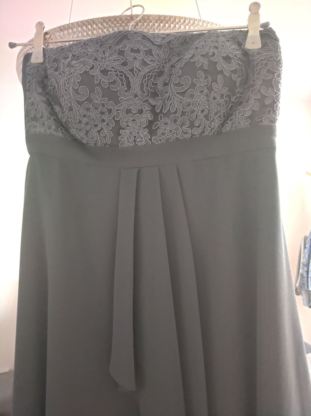 Kleider: Vokuhila Abendkleid/Festkleid – Gebraucht aus Salenstein von Silly...0 1