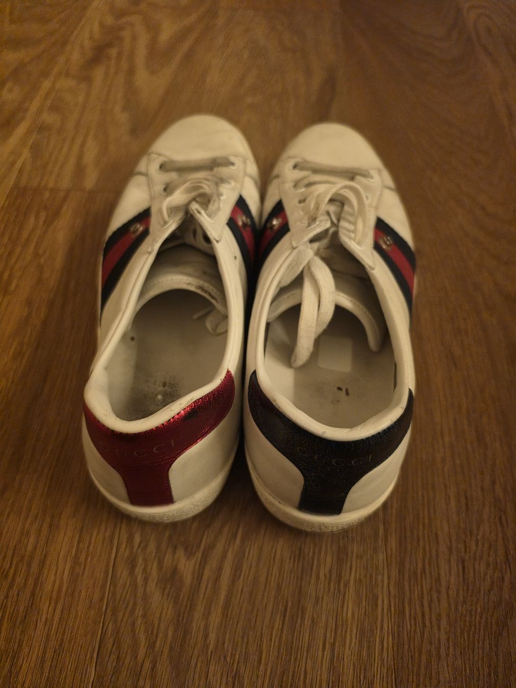 Gucci Herrenschuhe: Gucci White Leather Ace Sneakers with Removable Patch  – Gebraucht aus Effretikon von gen_w9wk 2
