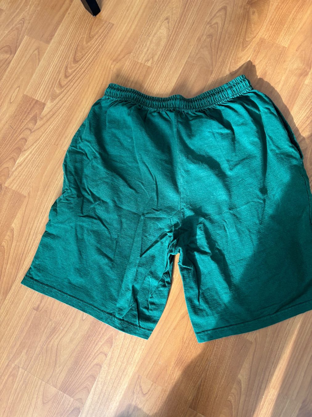 Pantaloni: Baumwoll Shorts M grün – Usato da Balsthal venduto da Uroby 1