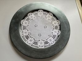 6 Platzteller Vintage mit St.Galler Stickerei Deckeli