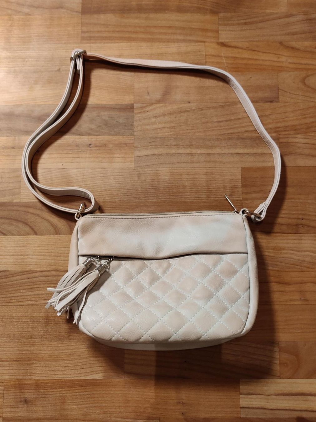 Borse da donna: Schöne Umhänge-tasche – Usato da Birmensdorf ZH venduto da Nebuliane