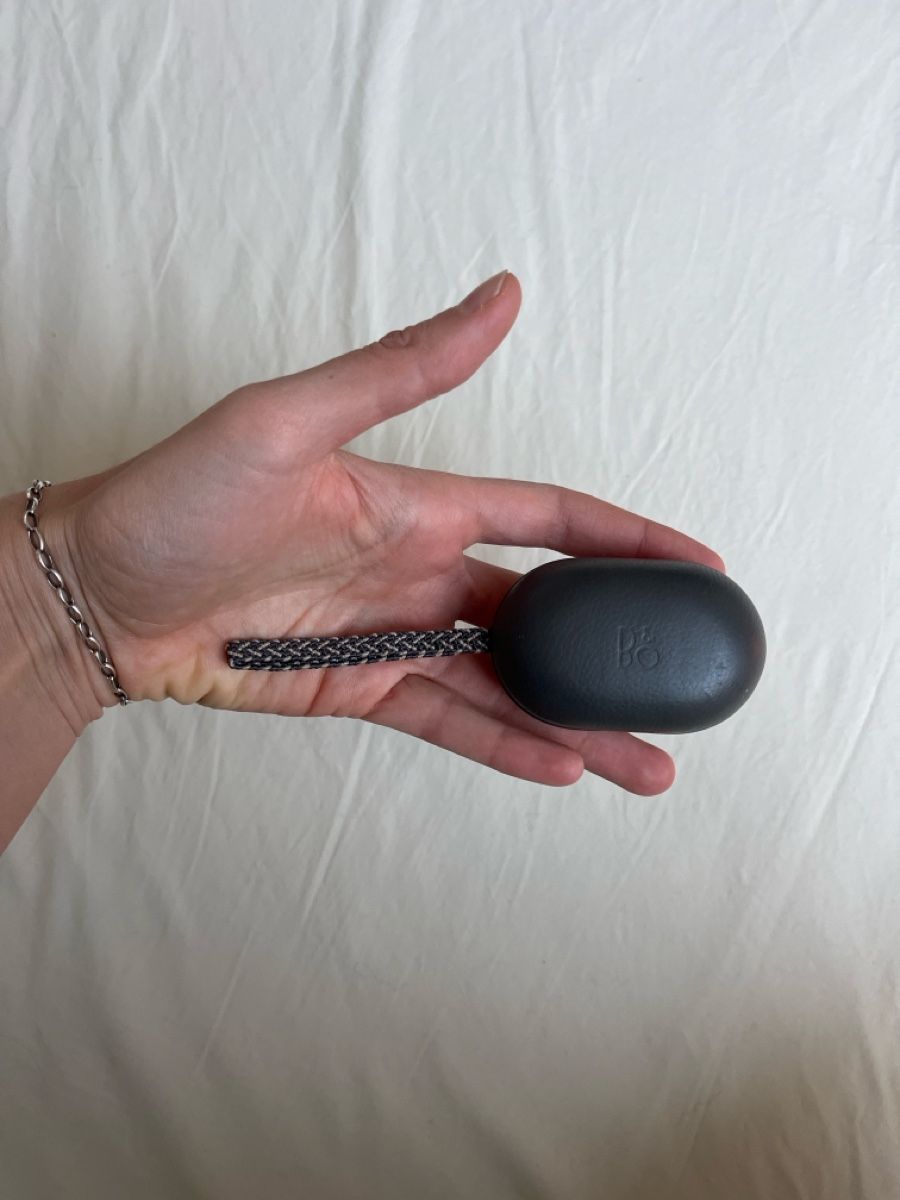 Bang & Olufsen Cuffie: Bang & Olufsen Kopfhörer Case – Usato da Zürich venduto da haejns