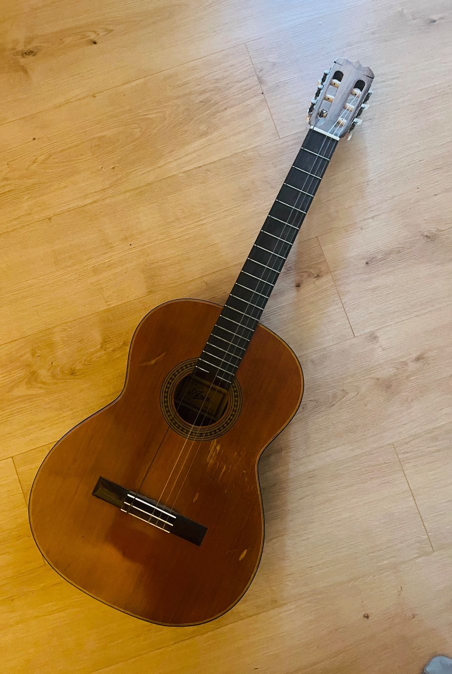 Strumenti musicali: Gitarre konventionell / Wandergitarrre – Usato da Solothurn venduto da auktion-schweiz