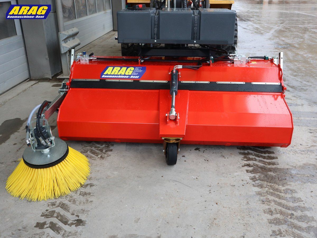 Tutte le macchine: Kehrmaschine KM600 NEU – Usato da Hasle LU venduto da Arag08