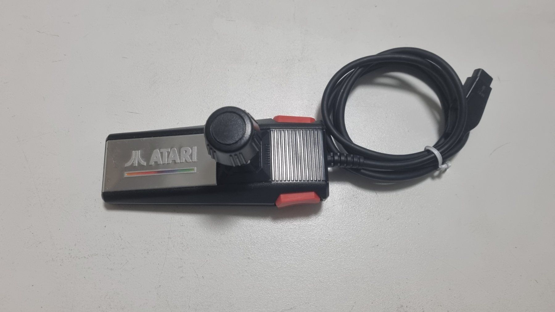 Atari Konsolen: Original Atari Controller – Gebraucht aus Birsfelden von val_d9c2