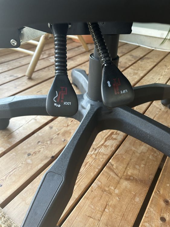 TecTake Gaming chair Comodo | With footrest | Kaufen auf Ricardo