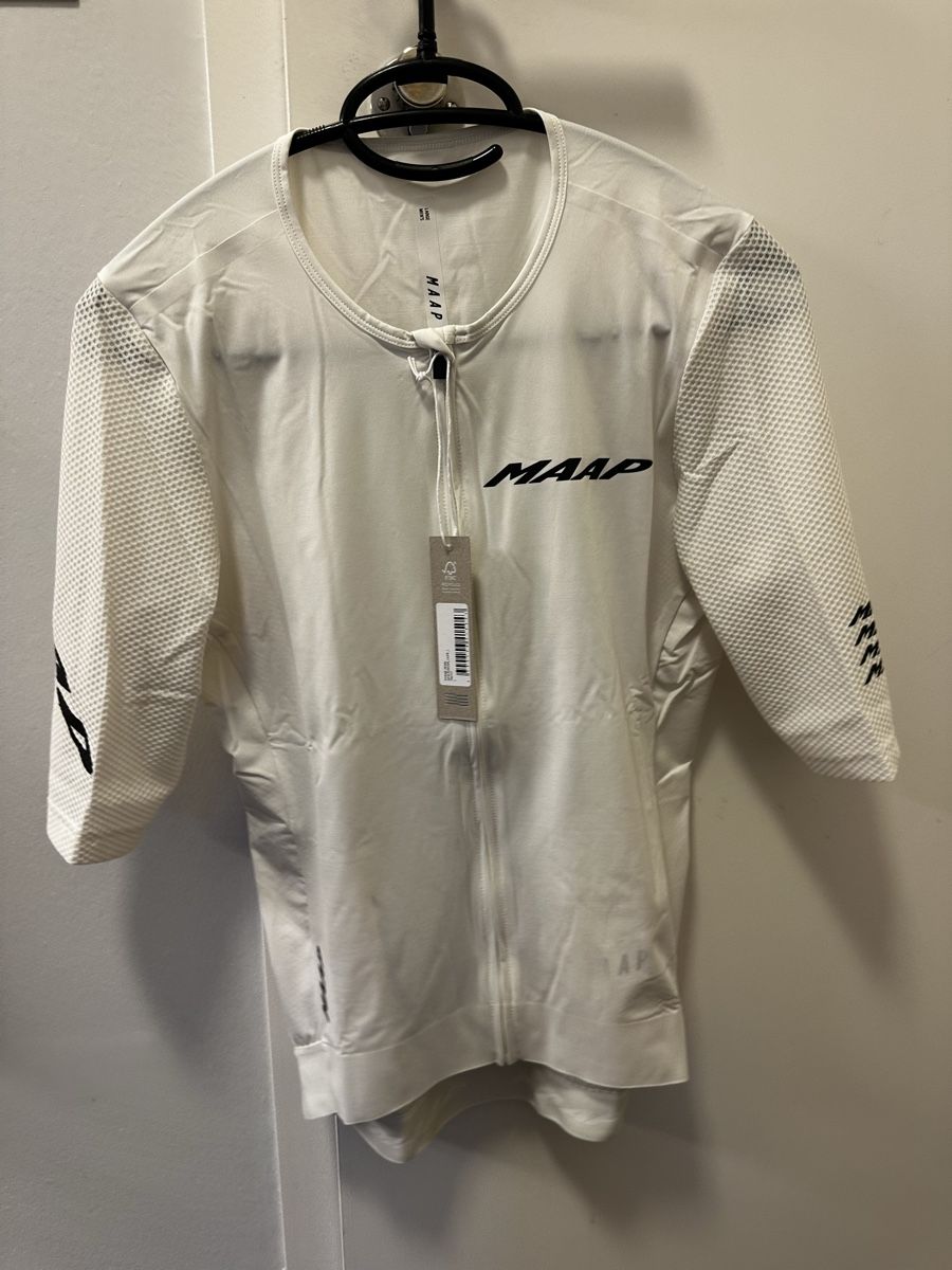 Canottiere & Pantaloni: MAAP Cycling Emerge Jersey – Nuovo e nell'imballaggio originale da Carouge GE venduto da cytoplan