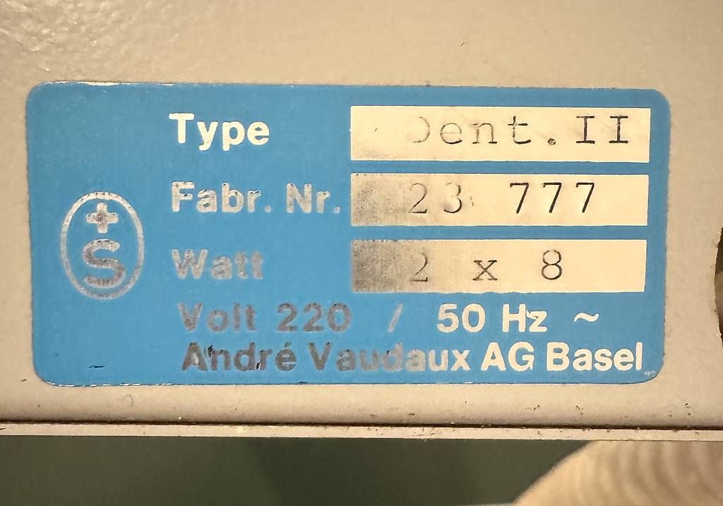 Attrezzature mediche: Négatoscope – Usato da Genève venduto da flocon06 3