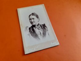 SCHWIIZER FRAU DAZUMAL - e NOBLI usem RüEBLILAND - AARAU