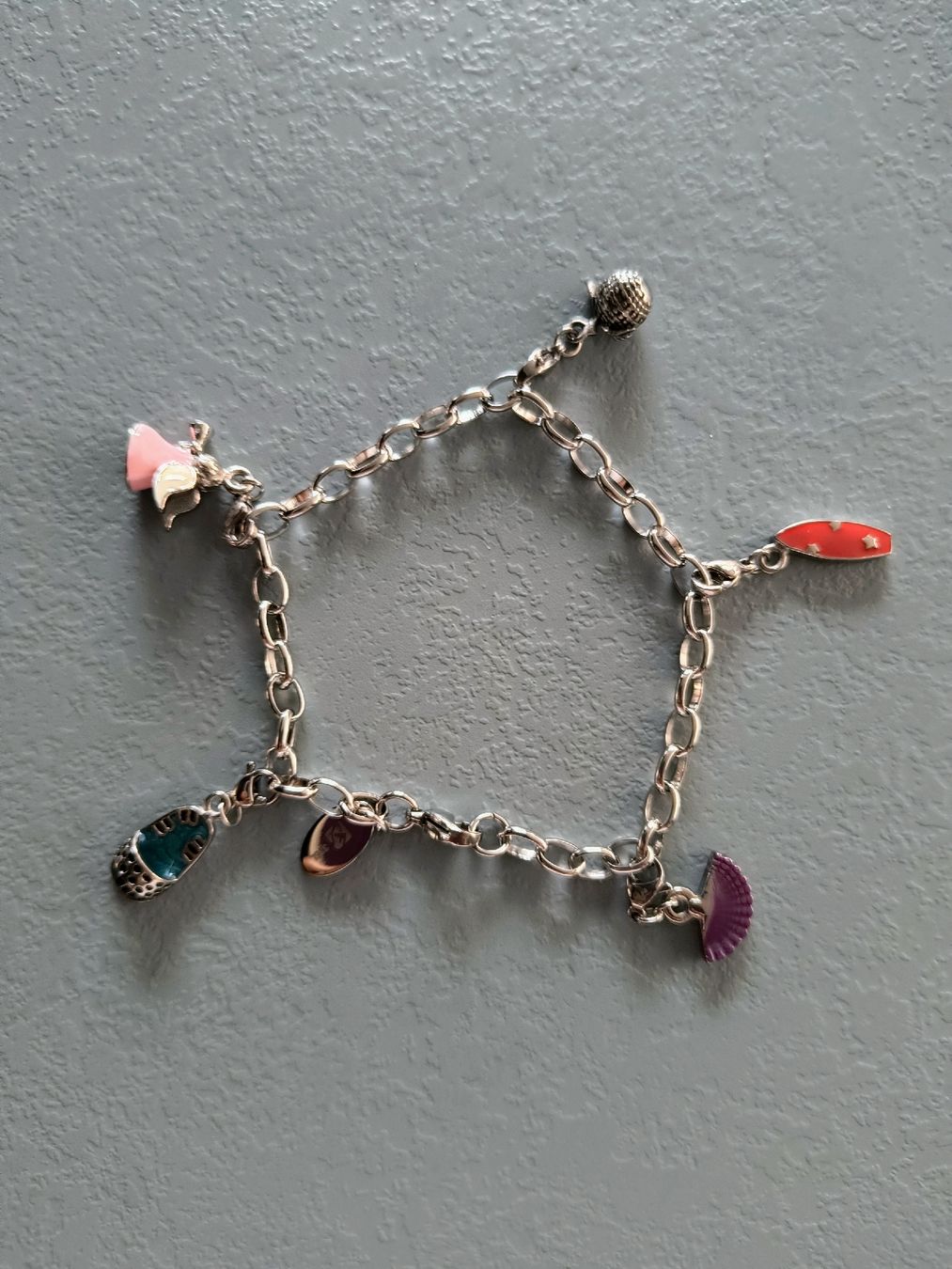 Armbänder & -reifen: Armband mit Charms neu – Neu und originalverpackt aus Würenlingen von Striga