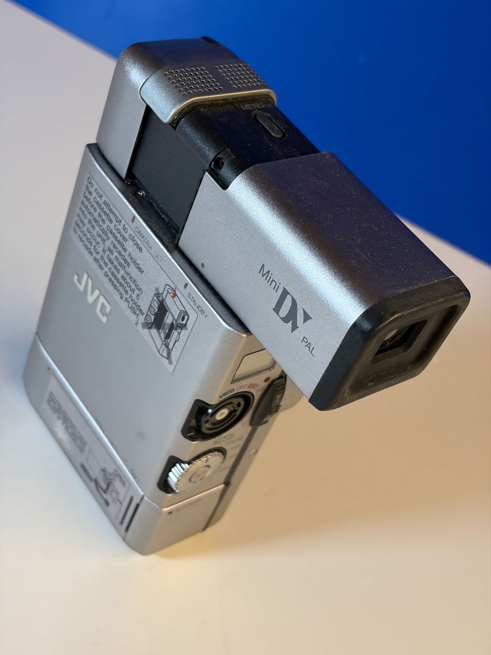 JVC Videocamere: JVC GR-DV1, 1996 – Usato da Chur venduto da irog2021 2