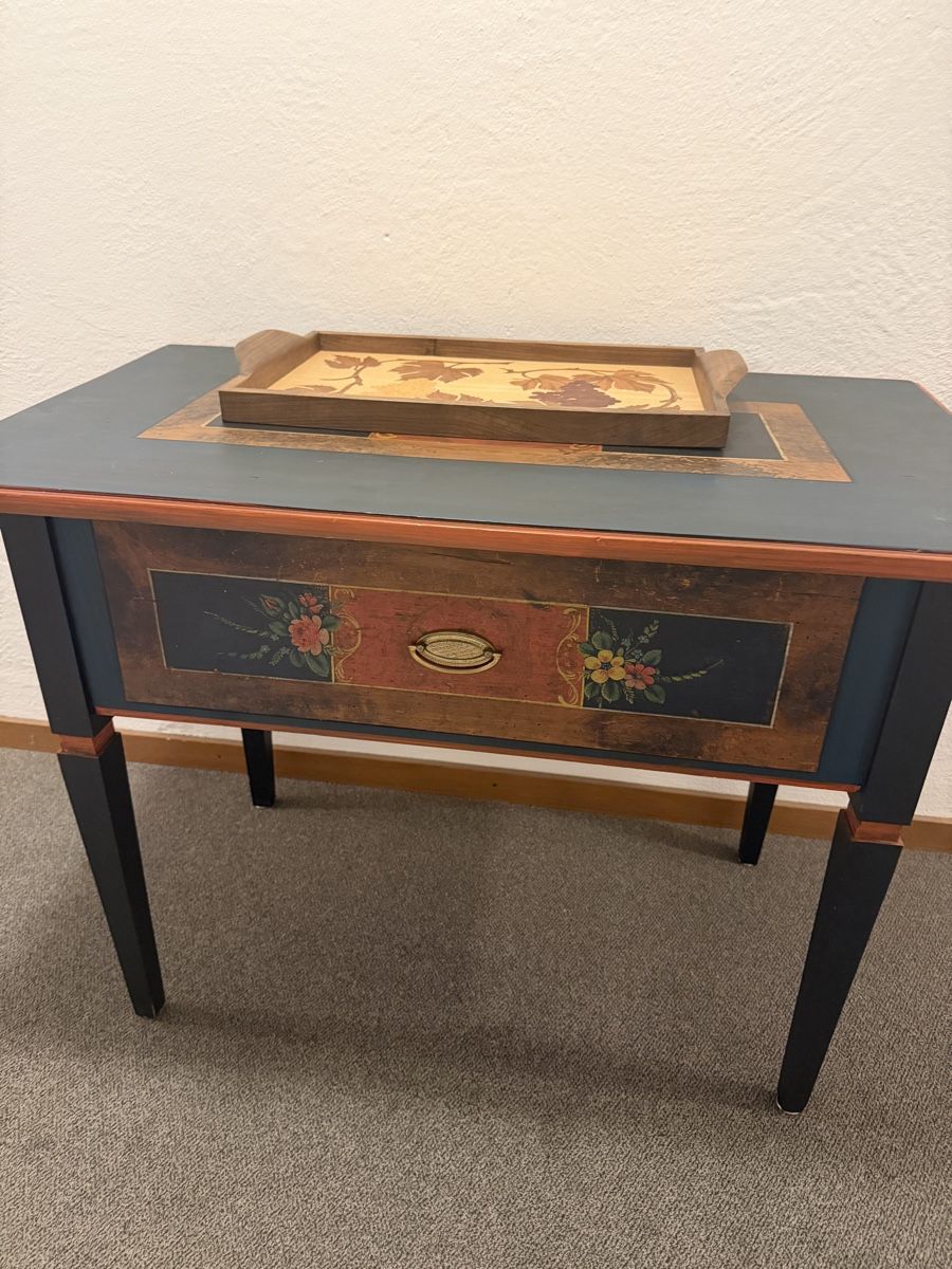 Tavoli: Console table with drawer painted floral design 
60 characte – Usato da Meilen venduto da zvezda18