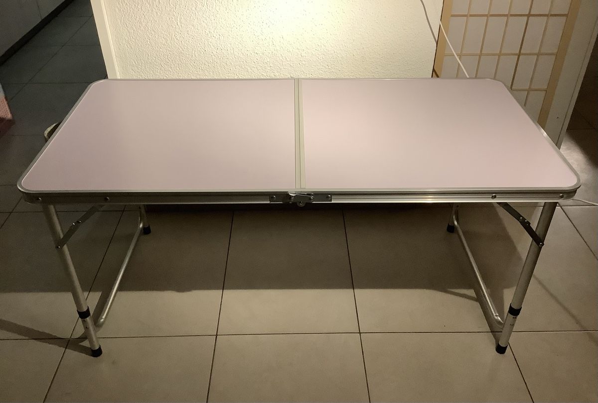 Tables: Campingtisch 2Stk. – D'occasion à Malters par Fantamum