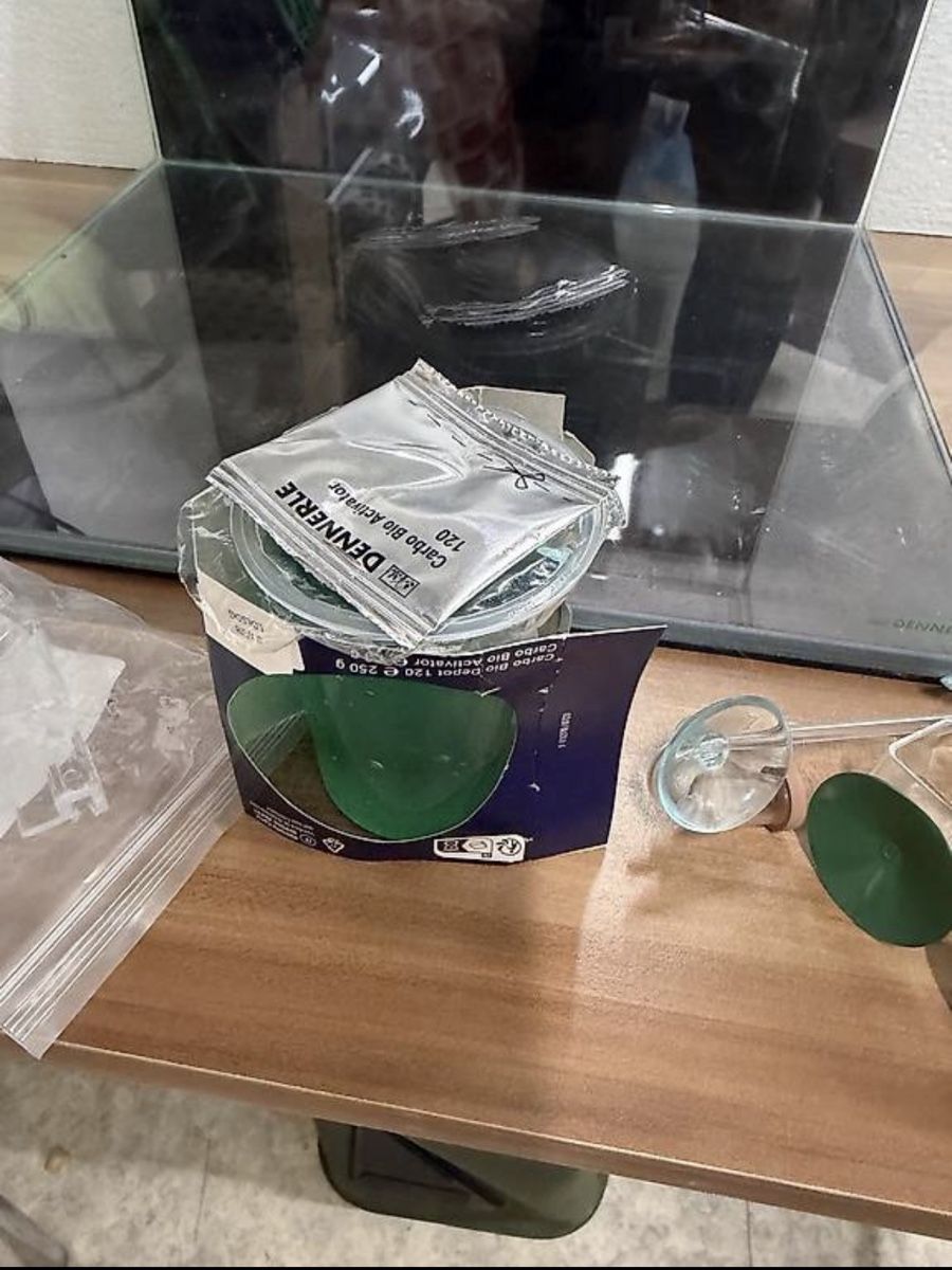Dennerle Acquari: Dennerle 35l nano Cube Aquarium – Usato da Oetwil am See venduto da MedusaMez 2