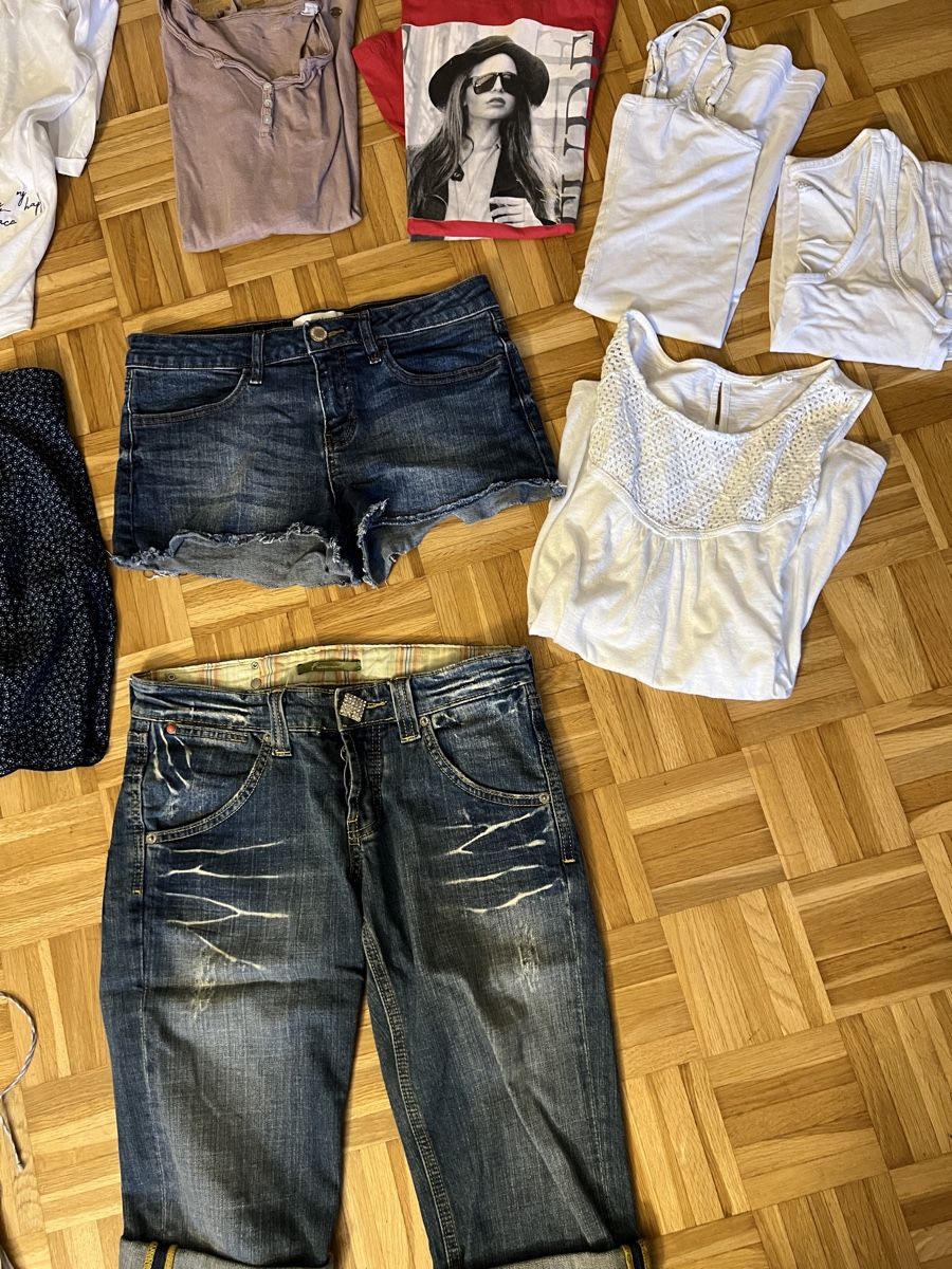 Lots de vêtements: riesiges Kleiderpaket Gr. XS/S – D'occasion à Zuchwil par Commander0 8