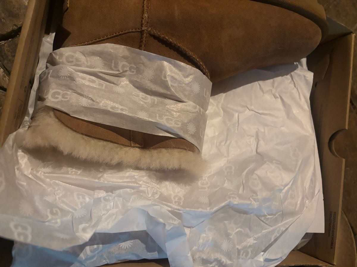 Ugg Damenschuhe: Ugg new – Neu und originalverpackt aus St-Légier- La Chiésaz von anh_9289 4