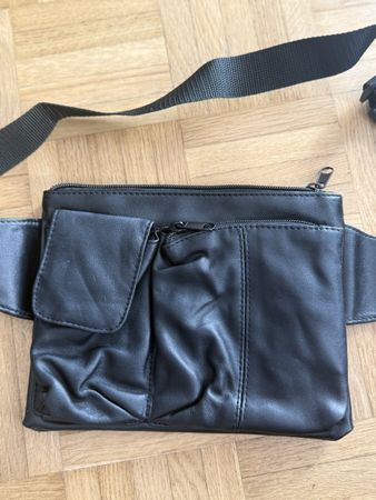 Gürteltasche Leder Schwarz 4 Fächer mit Reissverschluss gute