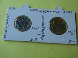 Madagaskar 1987-89,   2  alte Münzen   stgl.