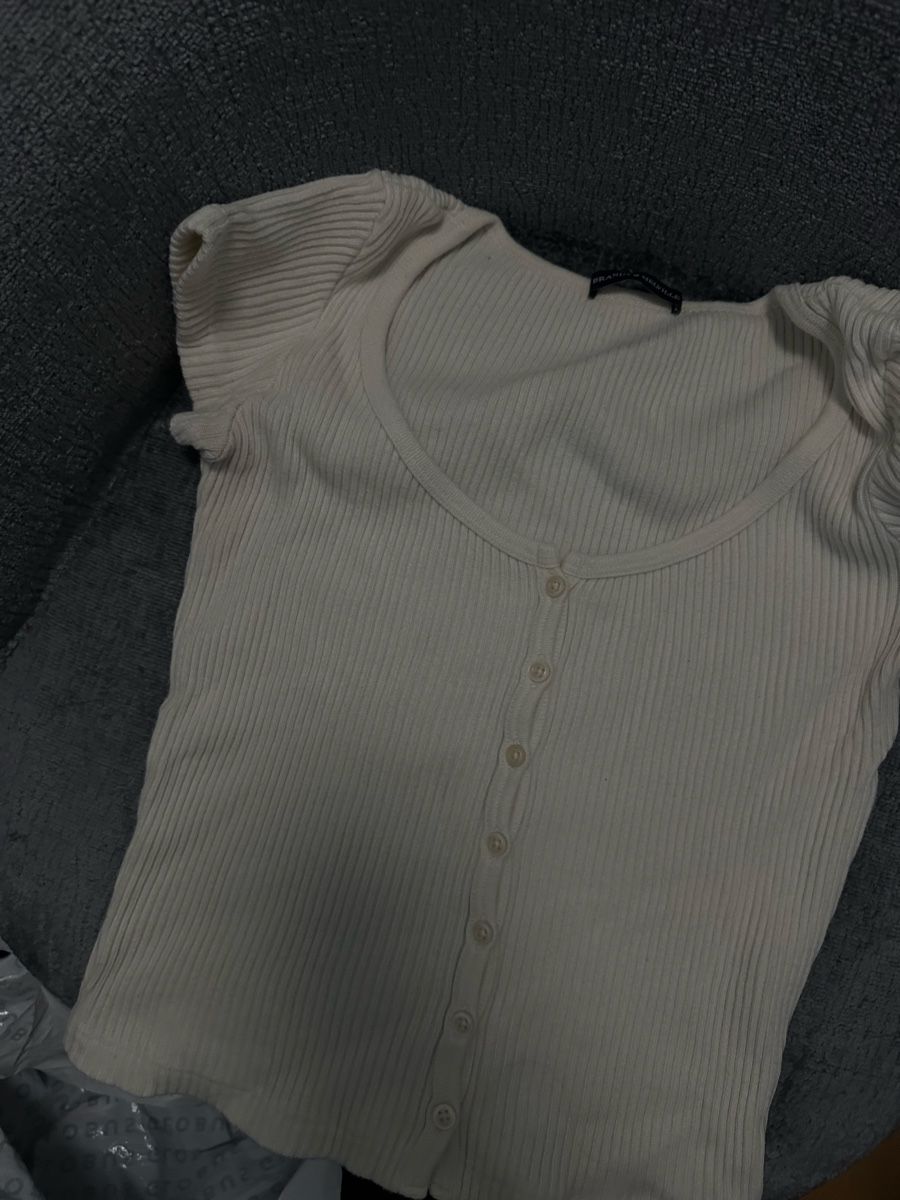 Brandy Melville Top: Brandy Melville Top Grösse: OneSize beige gerippt – Nuovo (secondo la descrizione) da Zürich venduto da kri_hy6t