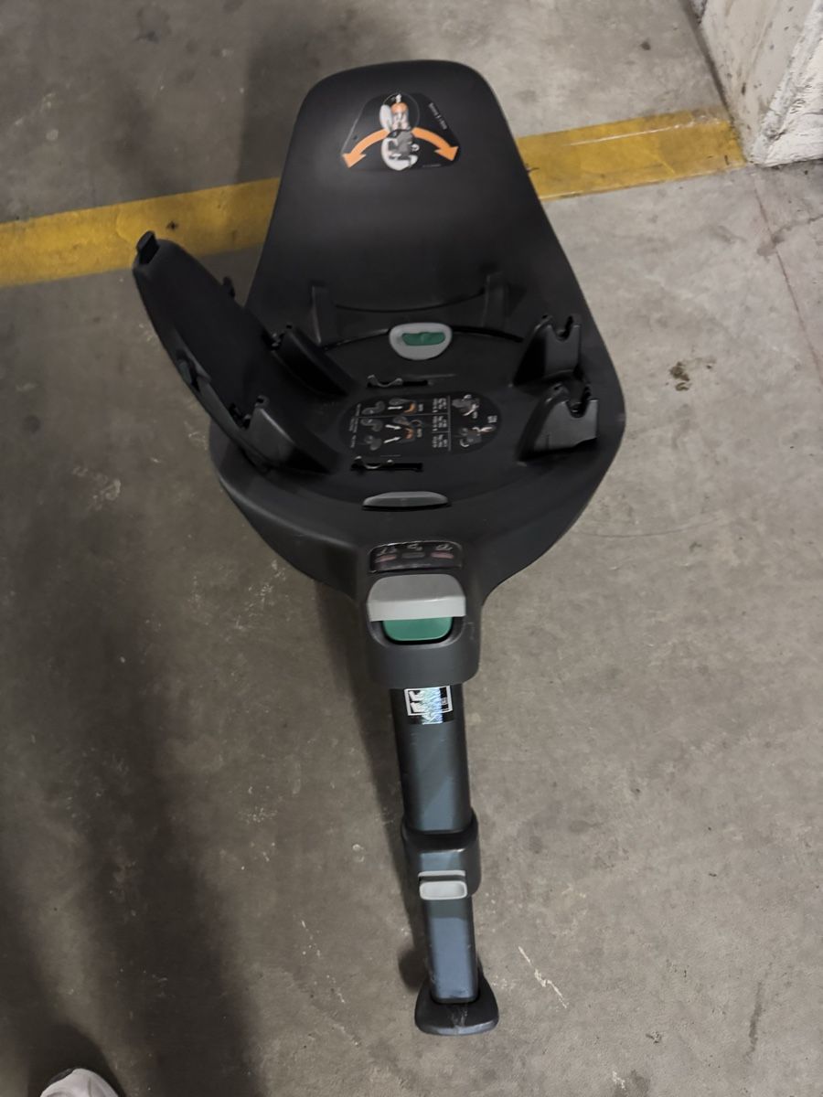 Cybex Sièges auto: Cybex Babyschale mit Isofix-Station 360° – D'occasion à Dübendorf par adb90 4