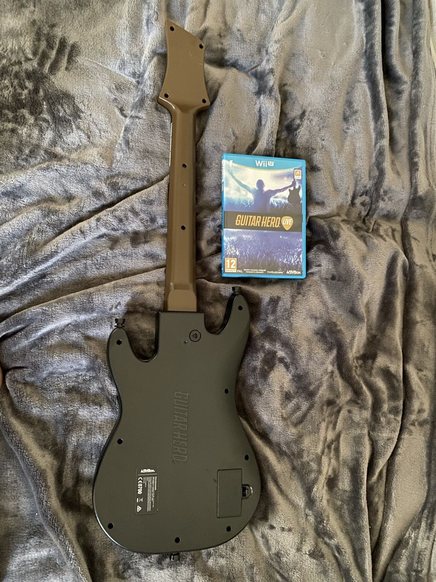 Nintendo Giochi: Guitar Hero Live Wireless Guitar Controller Wii – Usato da Lignières venduto da The_assistant 3