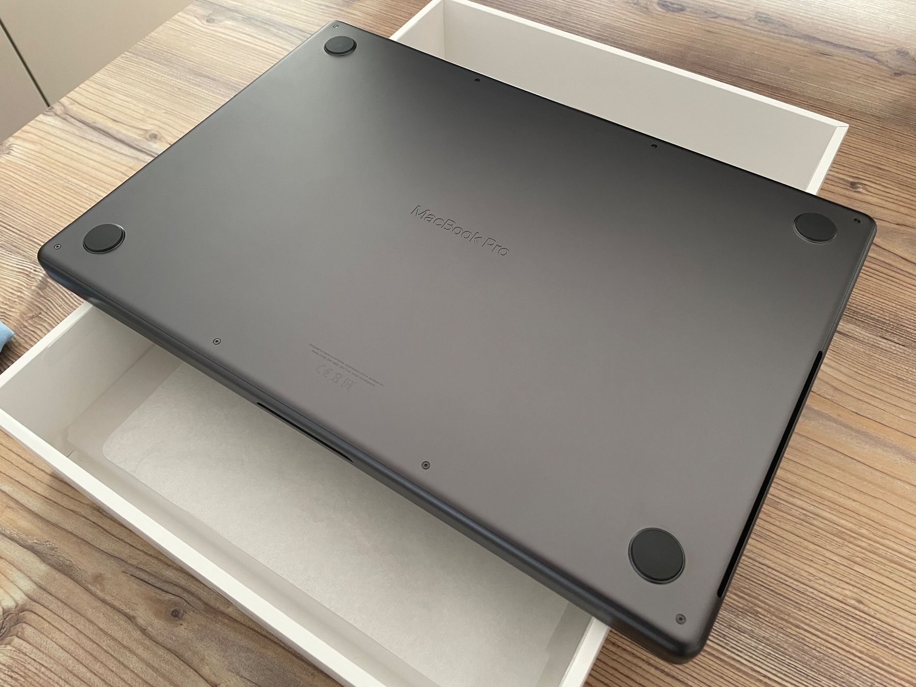 Apple Notebook: 16" MacBook Pro M4 Max, 16C CPU, 40C GPU, 128GB, 2TB, CH – Usato da Haag (Rheintal) venduto da MoekCH 9