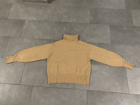 H&M Damen Rollkragenpullover Perlenknöpfe Gr. S Beige Herbst