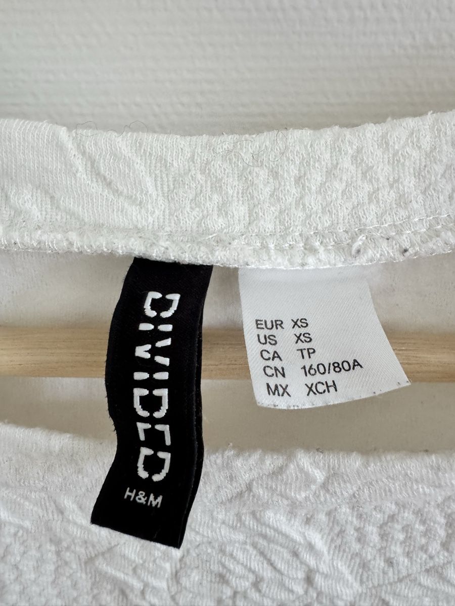 H&M Top: Weisses Oberteil mit Blumenmuster Grösse XS H&M – Usato da St. Gallen venduto da nikolasbong 3