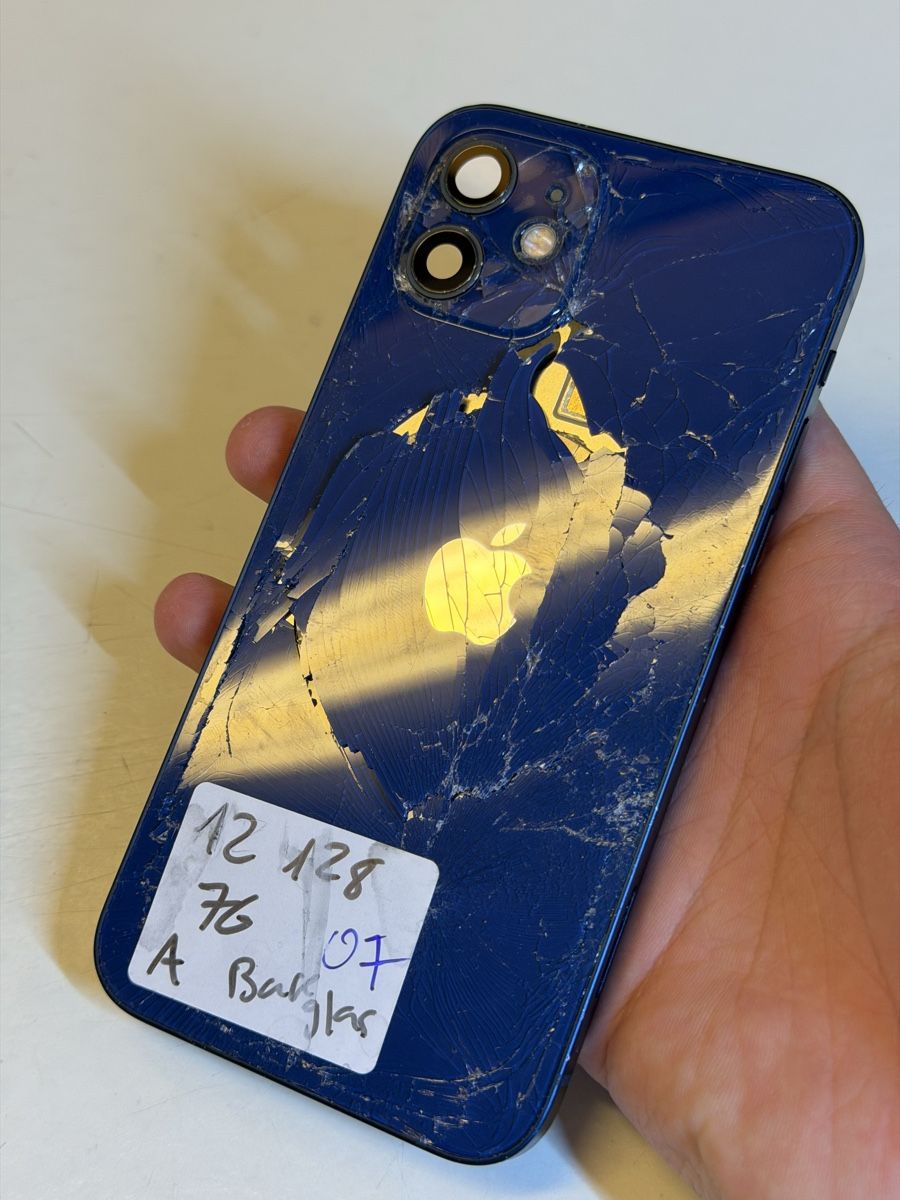 Apple Portables: iPhone 12 Gehäuse  – Défectueux à Chur par beverlyone 2