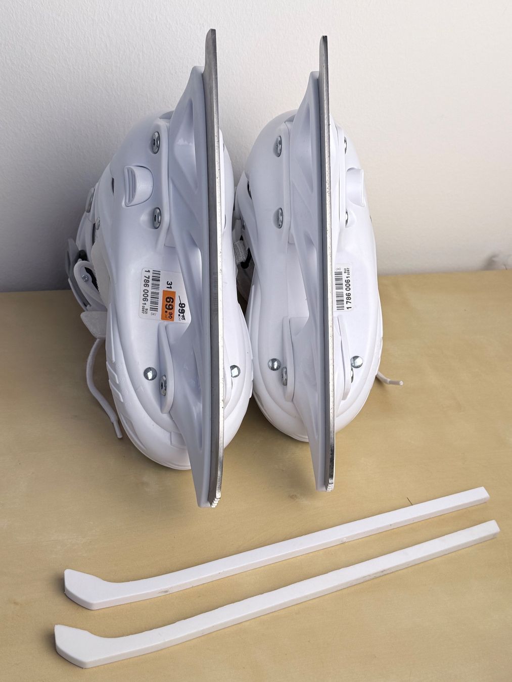 Pattini da ghiaccio: Neue Kinder Schlittschuhe - Grösse 31 – Nuovo e nell'imballaggio originale da Baden venduto da JellyMonster 1