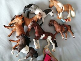 7 Schleich Pferde gemäss Foto sehr gutem Zustand