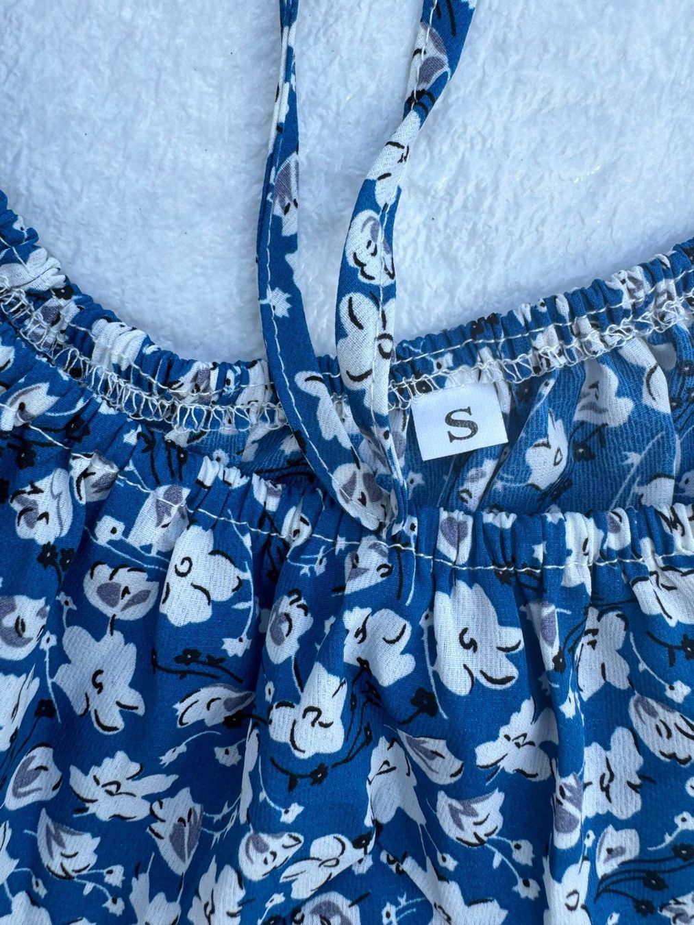 Vestiti: Robe bleue à fleurs blanches et manches bouffantes T.S – Nuovo (secondo la descrizione) da Vandoeuvres venduto da Zoccoli11 1