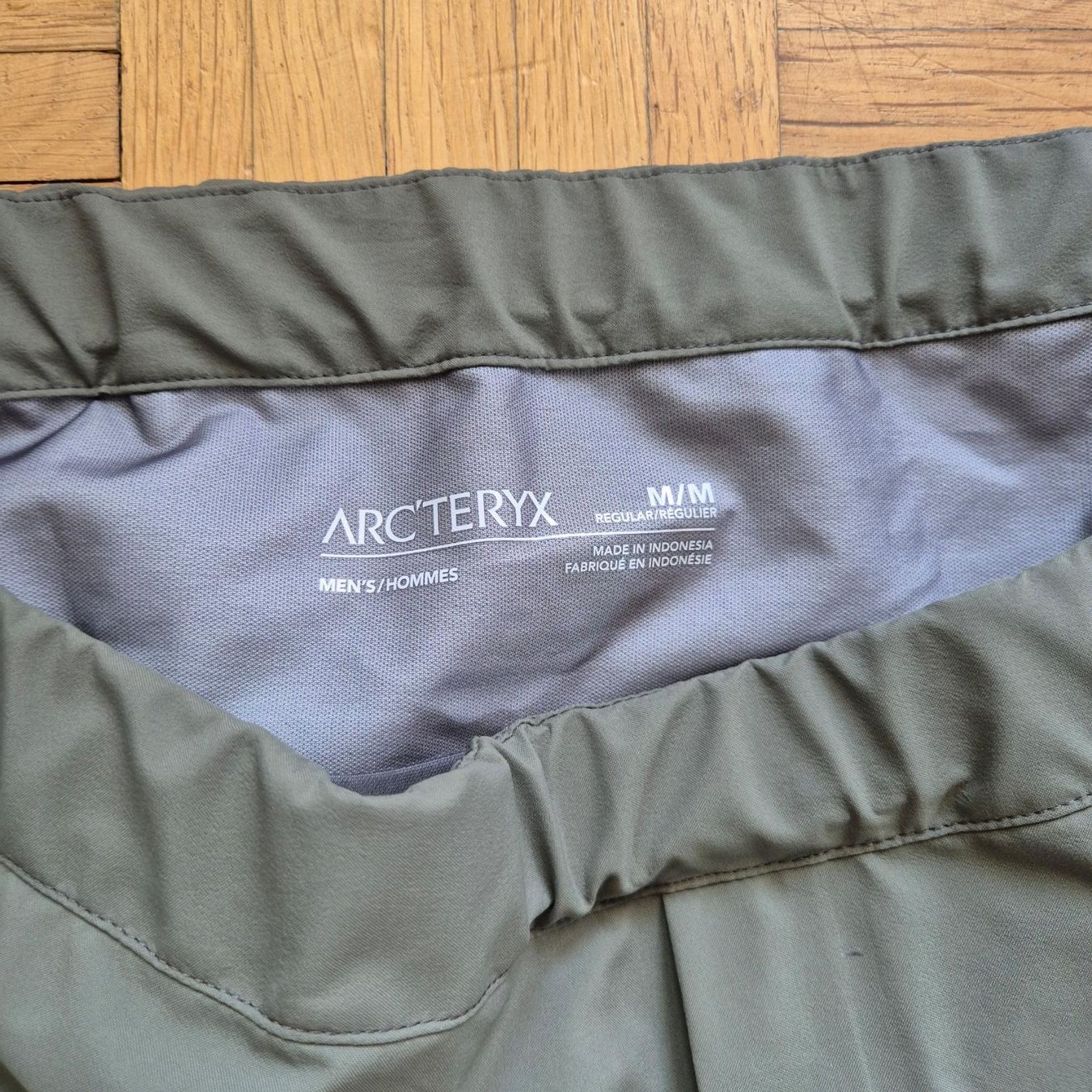 Arcteryx Pantaloni: Arc'teryx GORE-TEX Beta Pant Men Size M – Nuovo e nell'imballaggio originale da Luzern venduto da nnamfuak 1