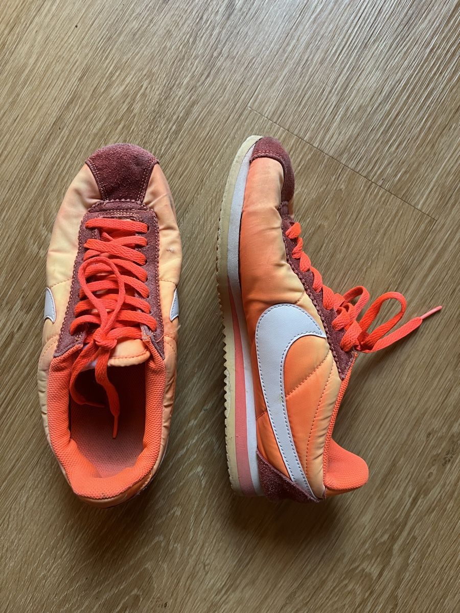 Nike Chaussures hommes: Nike Turnschuhe Orange Damen Grösse 39 – D'occasion à Zürich par jaelllara 1